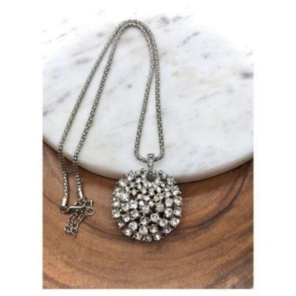 Women's Crystal Pendant Necklace - Picture 4 of 8